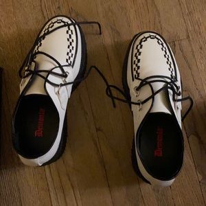 Hello! i am selling white creepers.